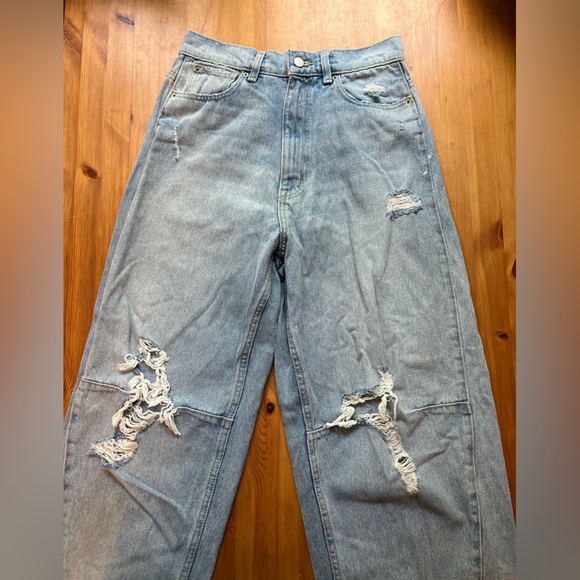 Distressed jeans - Picture 2 of 6